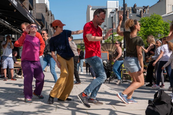 La Grande Promenade (Walking the City) cover image